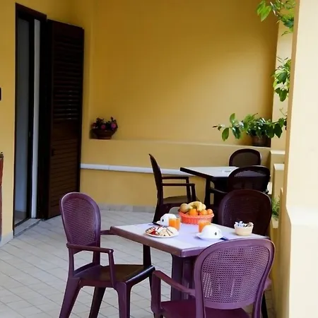 לינה וארוחת בוקר Casa Del Sole קאלה גונונה