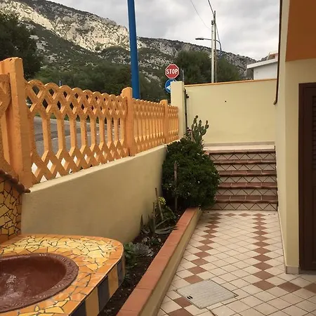 לינה וארוחת בוקר Casa Del Sole קאלה גונונה